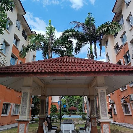 M.Fr Homestay Pangsapuri Putra Damai プトラジャヤ エクステリア 写真